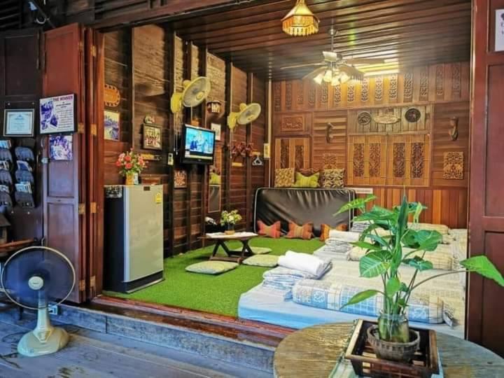 Ban Mae Arom Apartment Amphawa Exterior photo